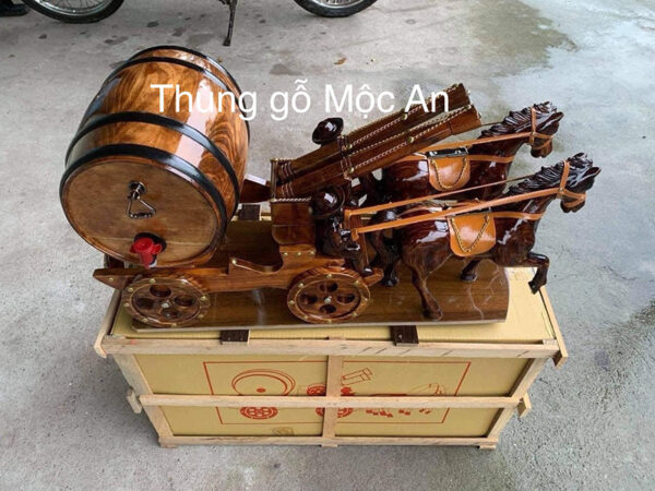 Xe ngựa kéo thùng rượu trang trí